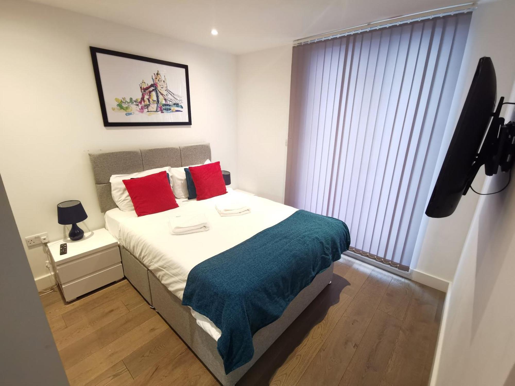 콜링엄 프라임 아파트먼트 런던 외부 사진 A bedroom in a serviced apartment in London