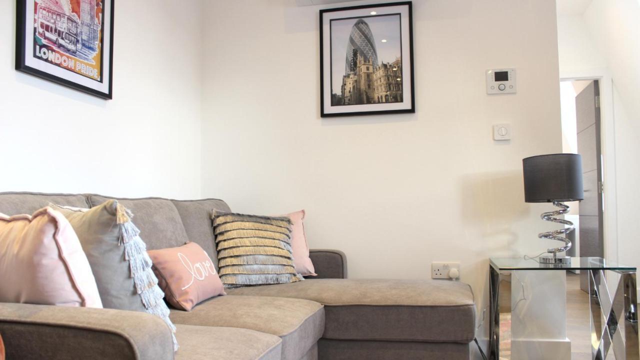 콜링엄 프라임 아파트먼트 런던 외부 사진 A living room in a serviced apartment in London