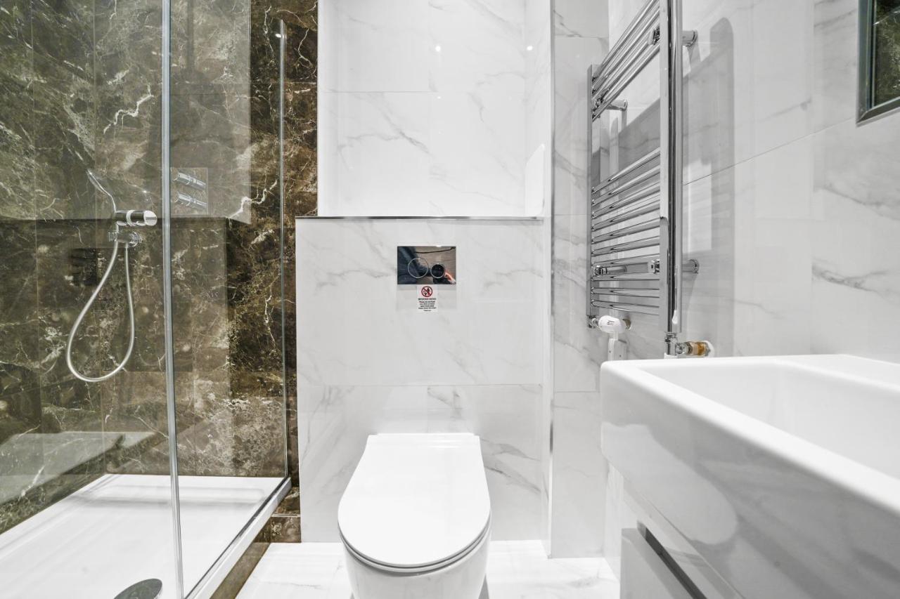 콜링엄 프라임 아파트먼트 런던 외부 사진 A modern bathroom