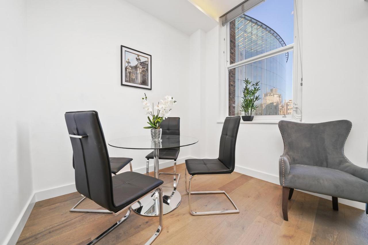 콜링엄 프라임 아파트먼트 런던 외부 사진 A staged photo of a dining room