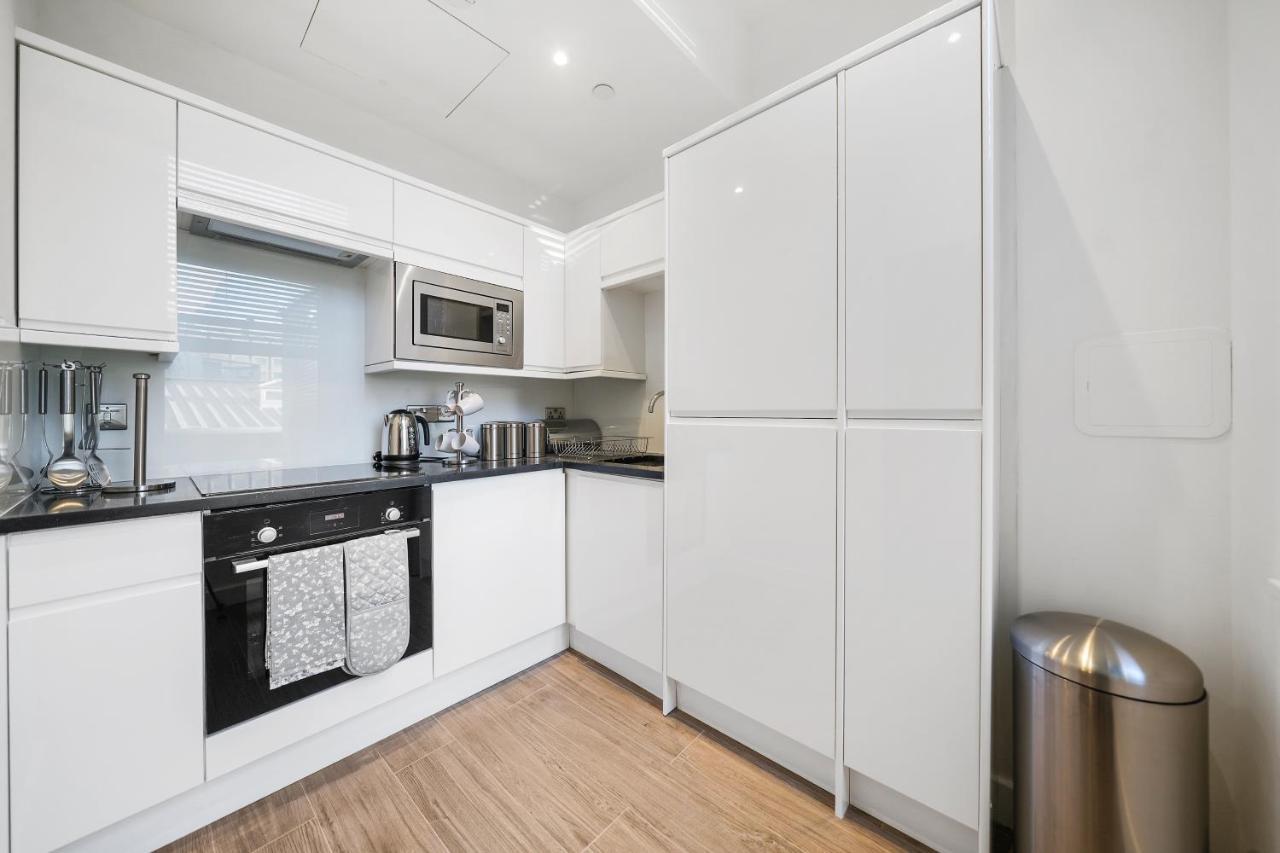 콜링엄 프라임 아파트먼트 런던 외부 사진 A typical kitchen in a serviced apartment