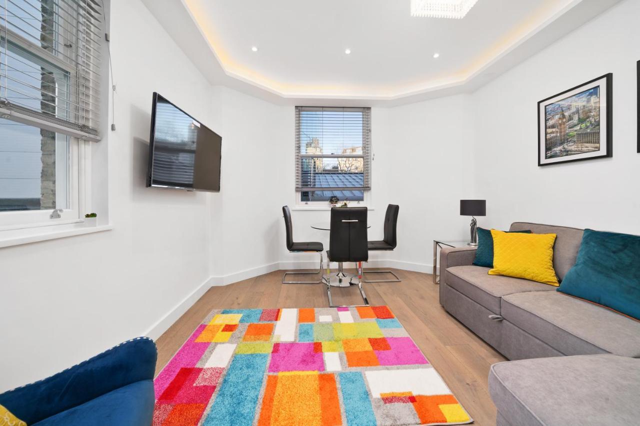 콜링엄 프라임 아파트먼트 런던 외부 사진 A living room in a serviced apartment in London