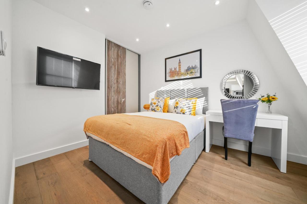 콜링엄 프라임 아파트먼트 런던 외부 사진 A bedroom in a serviced apartment in London
