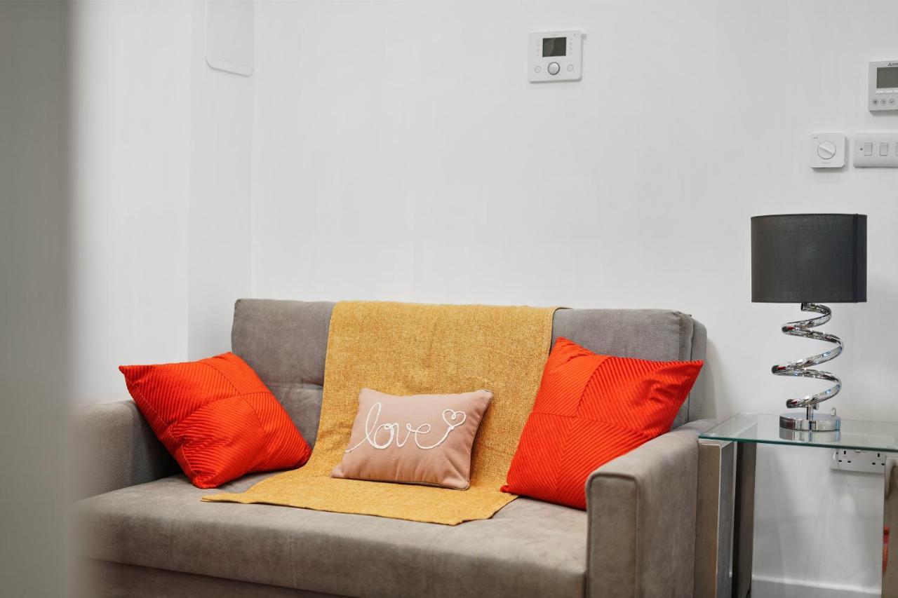 콜링엄 프라임 아파트먼트 런던 외부 사진 A sofa